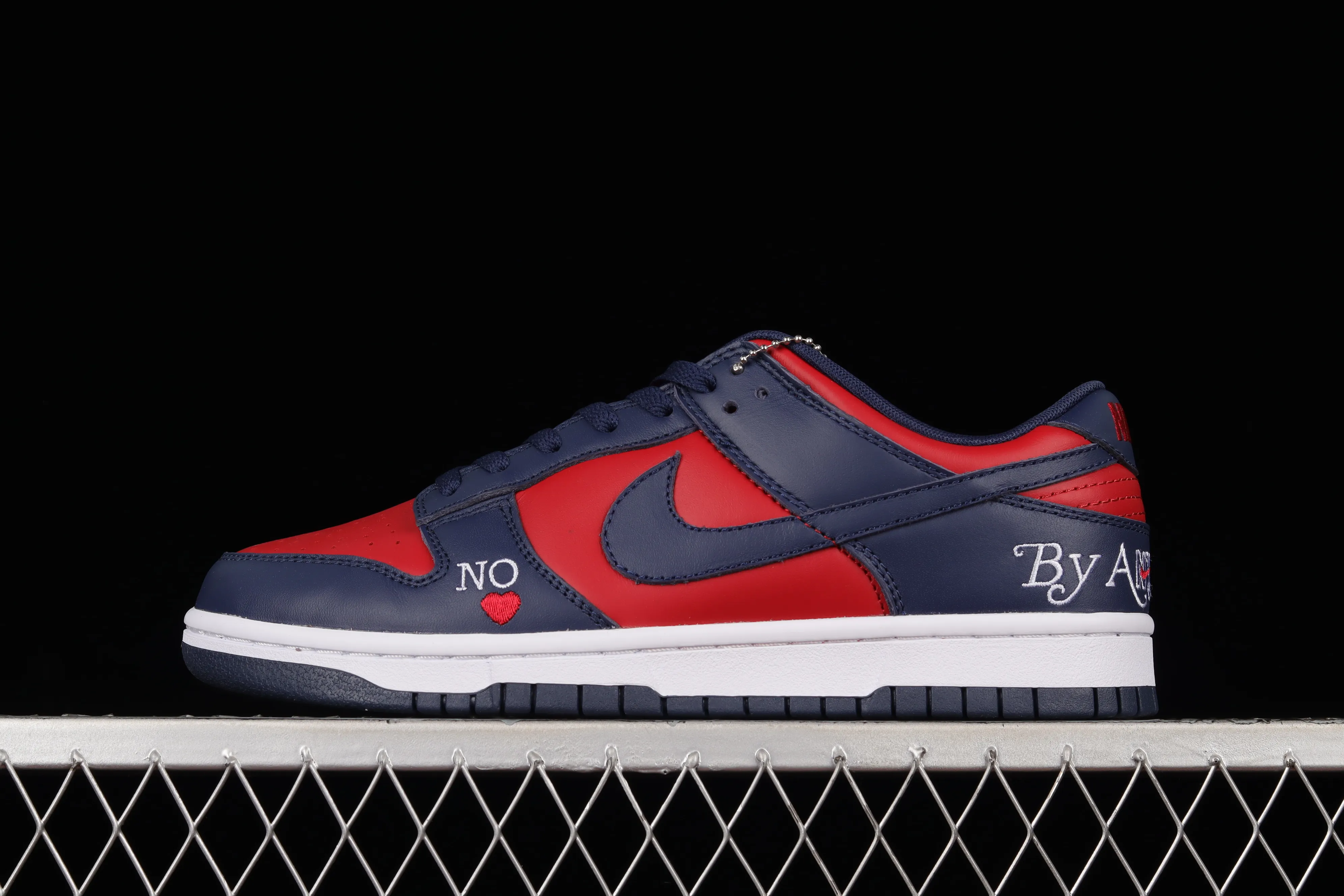 All Categories Nk SB Dunk Series Nk SB Dunk Low Low-top sneakers Supreme x Nk SB Dunk Low joint model blue and red SB low-top sports and leisure sneakers DO7412-982